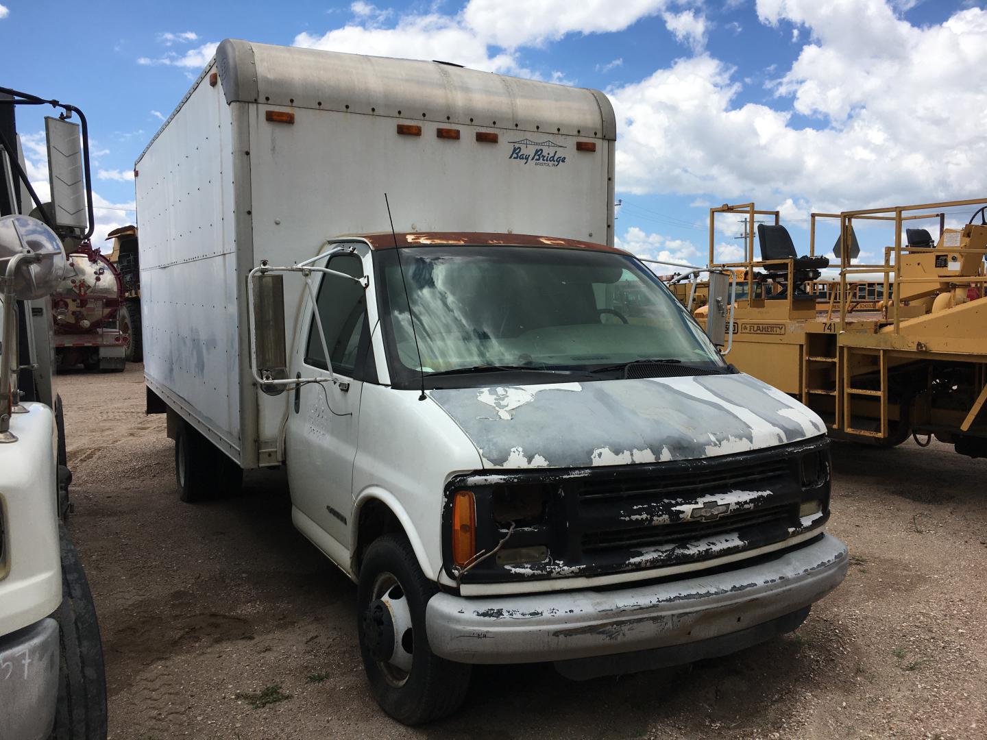 CAMION CON CAJA SECA CHEVROLET 3500